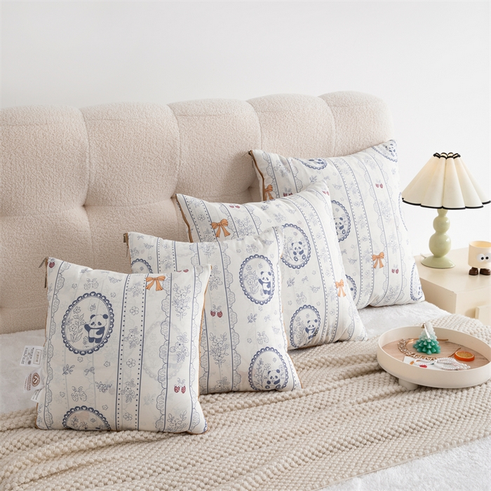 91家纺网 家纺一手货源 找家纺 照世家纺 2025新款A类棉加绒抗菌抱枕被系列 （控价：不能低于以下：小79，中号99，大120，加大140，超大160；低于零售价的链接，一经发现直接投诉下架，感谢大家的支持） 花藏熊猫