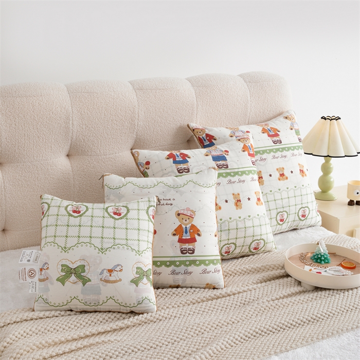 91家纺网 家纺一手货源 找家纺 照世家纺 2025新款A类棉加绒抗菌抱枕被系列 （控价：不能低于以下：小79，中号99，大120，加大140，超大160；低于零售价的链接，一经发现直接投诉下架，感谢大家的支持） 拾光小熊