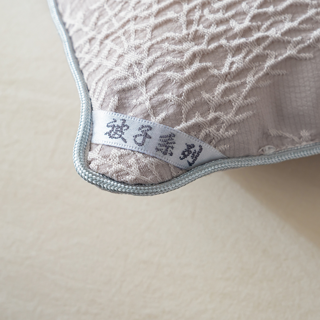 91家纺网 家纺一手货源 找家纺 蓝冰家纺 2025新款发财树提花大豆被被子被芯 发财树-浅灰色