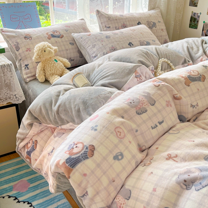 91家纺网 家纺一手货源 找家纺 言一 2025新款A类250G高克重全消光全工艺超柔手感加厚卡通牛奶绒四件套 小吉象