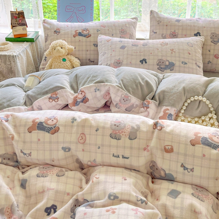 91家纺网 家纺一手货源 找家纺 言一 2025新款A类250G高克重全消光全工艺超柔手感加厚卡通牛奶绒四件套 小吉象