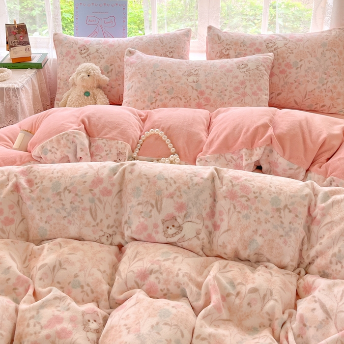 91家纺网 家纺一手货源 找家纺 言一 2025新款A类250G高克重全消光全工艺超柔手感加厚卡通牛奶绒四件套 软软喵