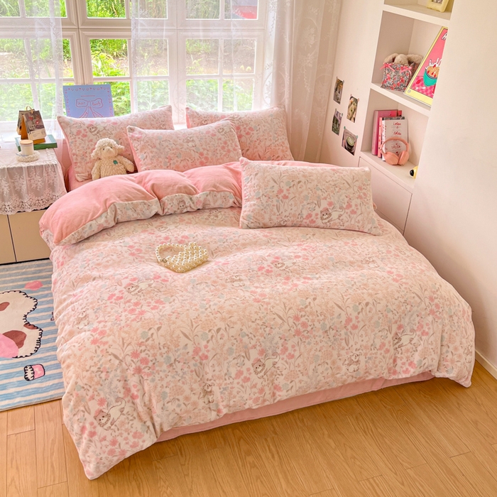 91家纺网 家纺一手货源 找家纺 言一 2025新款A类250G高克重全消光全工艺超柔手感加厚卡通牛奶绒四件套 软软喵