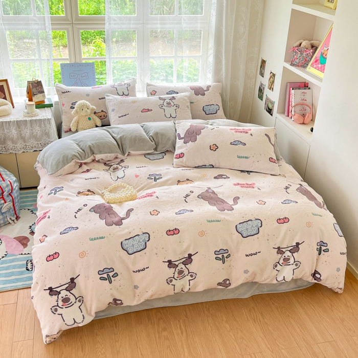 91家纺网 家纺一手货源 找家纺 言一 2025新款A类250G高克重全消光全工艺超柔手感加厚卡通牛奶绒四件套 悠悠狗