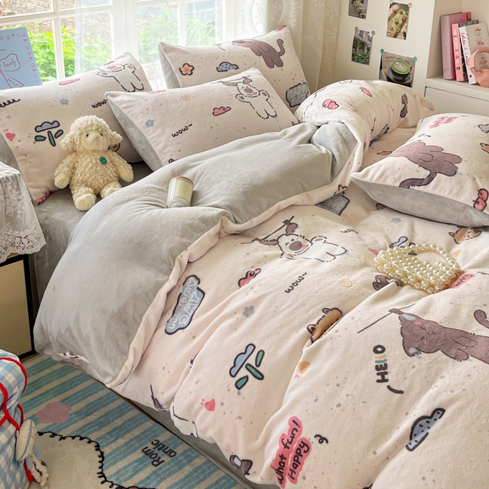 91家纺网 家纺一手货源 找家纺 言一 2025新款A类250G高克重全消光全工艺超柔手感加厚卡通牛奶绒四件套 悠悠狗