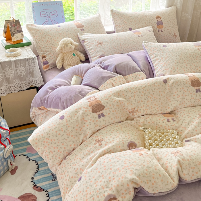 91家纺网 家纺一手货源 找家纺 言一 2025新款A类250G高克重全消光全工艺超柔手感加厚卡通牛奶绒四件套 薰衣花田