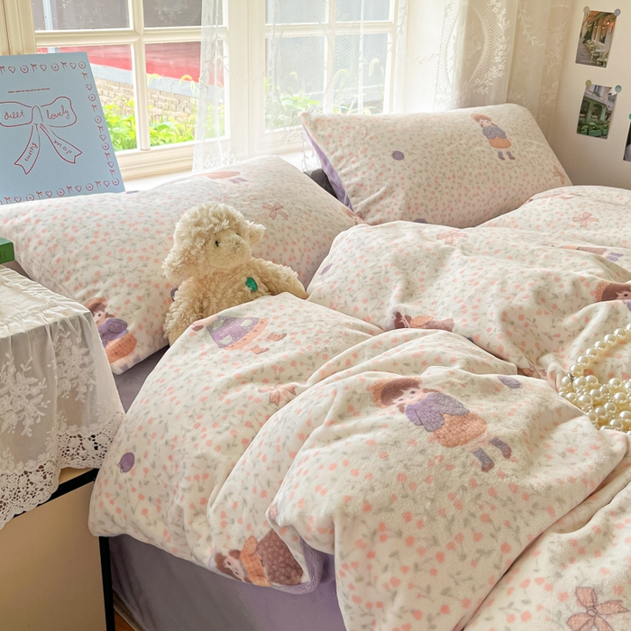 91家纺网 家纺一手货源 找家纺 言一 2025新款A类250G高克重全消光全工艺超柔手感加厚卡通牛奶绒四件套 薰衣花田