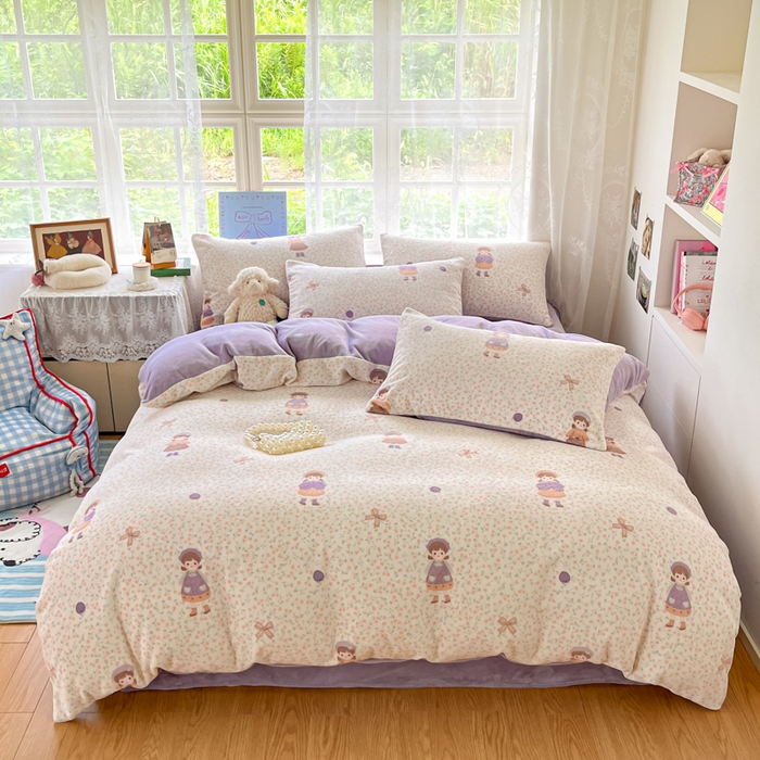 91家纺网 家纺一手货源 找家纺 言一 2025新款A类250G高克重全消光全工艺超柔手感加厚卡通牛奶绒四件套 薰衣花田