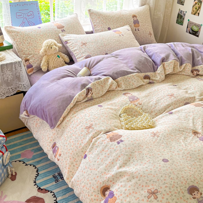 91家纺网 家纺一手货源 找家纺 言一 2025新款A类250G高克重全消光全工艺超柔手感加厚卡通牛奶绒四件套 薰衣花田