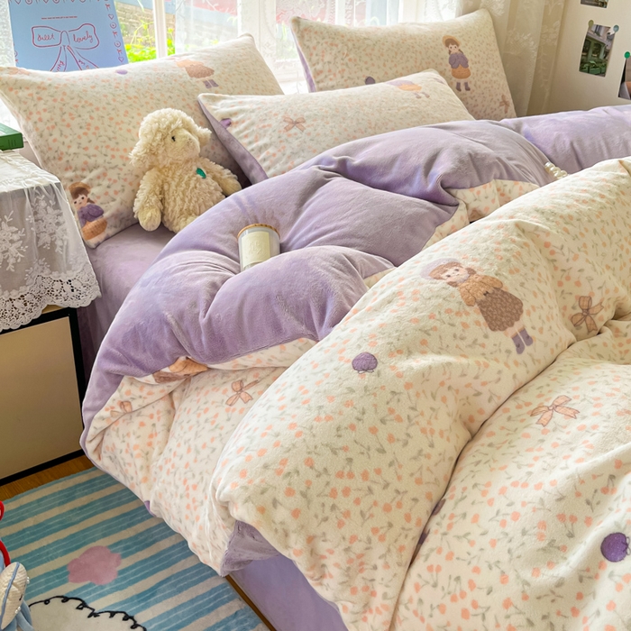 91家纺网 家纺一手货源 找家纺 言一 2025新款A类250G高克重全消光全工艺超柔手感加厚卡通牛奶绒四件套 薰衣花田