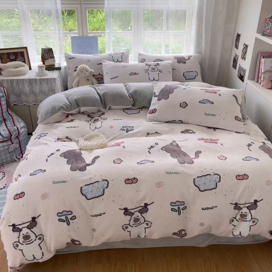 91家纺网 家纺一手货源 找家纺 言一 2025新款A类250G高克重全消光全工艺超柔手感加厚卡通牛奶绒四件套 悠悠狗