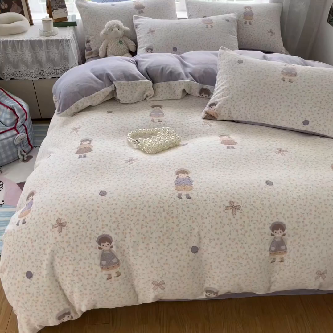 91家纺网 家纺一手货源 找家纺 言一 2025新款A类250G高克重全消光全工艺超柔手感加厚卡通牛奶绒四件套 薰衣花田