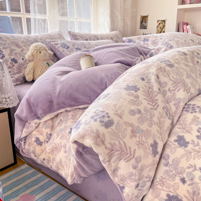 言一 2025新款A类250G高克重全消光全工艺超柔手感加厚卡通牛奶绒四件套 紫韵花