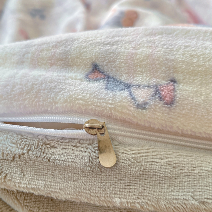 91家纺网 家纺一手货源 找家纺 言一 2025新款A类250G高克重全消光全工艺超柔手感加厚卡通牛奶绒四件套 小吉象