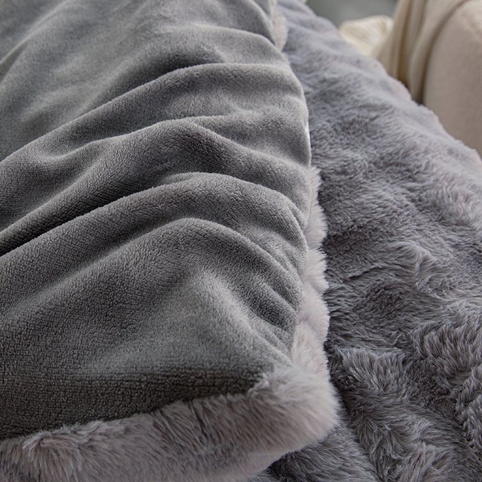 91家纺网 家纺一手货源 找家纺 赢盛家纺  2025新款兔绒牛奶绒被子被芯加厚冬被 灰色