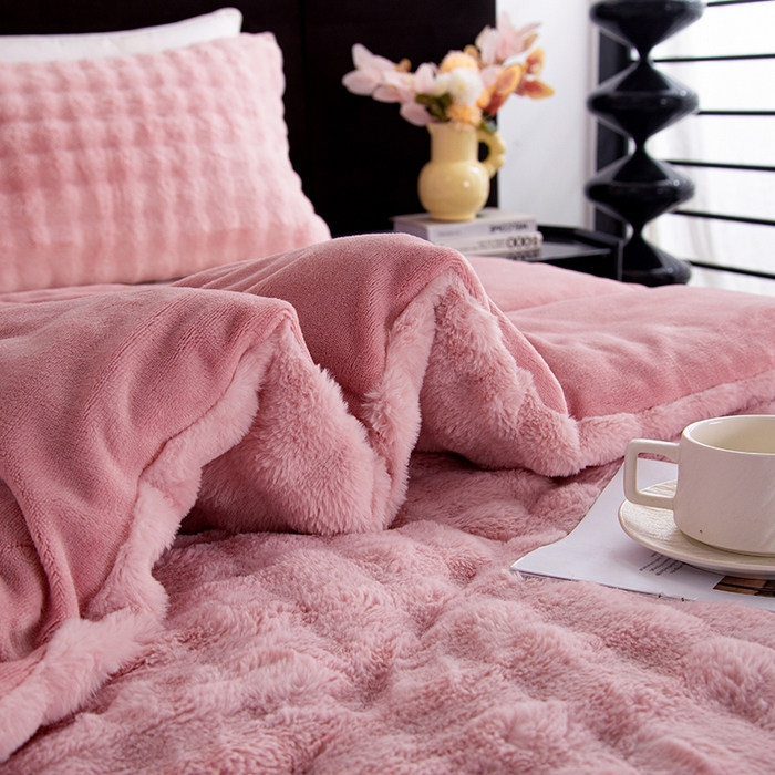 91家纺网 家纺一手货源 找家纺 赢盛家纺  2025新款兔绒牛奶绒被子被芯加厚冬被 粉色