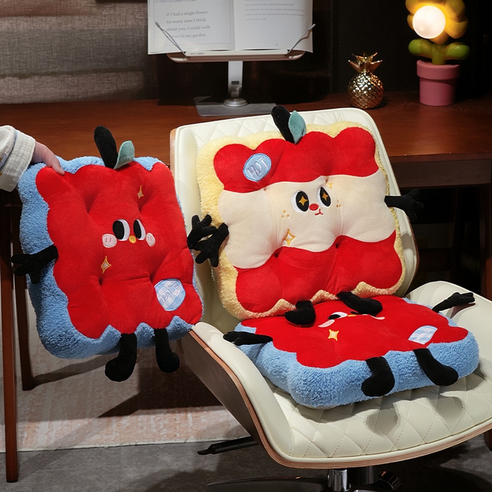 91家纺网 家纺一手货源 找家纺 仟亿莱 2025新款大眼红苹果花瓣坐垫 花瓣俏皮苹果