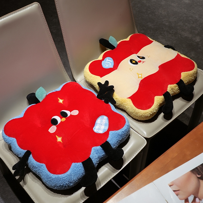 91家纺网 家纺一手货源 找家纺 仟亿莱 2025新款大眼红苹果花瓣坐垫 花瓣呆萌苹果