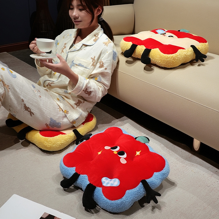 91家纺网 家纺一手货源 找家纺 仟亿莱 2025新款大眼红苹果花瓣坐垫 花瓣呆萌苹果