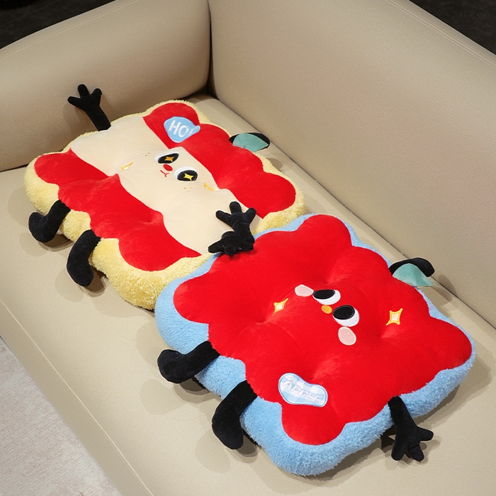 91家纺网 家纺一手货源 找家纺 仟亿莱 2025新款大眼红苹果花瓣坐垫 花瓣俏皮苹果