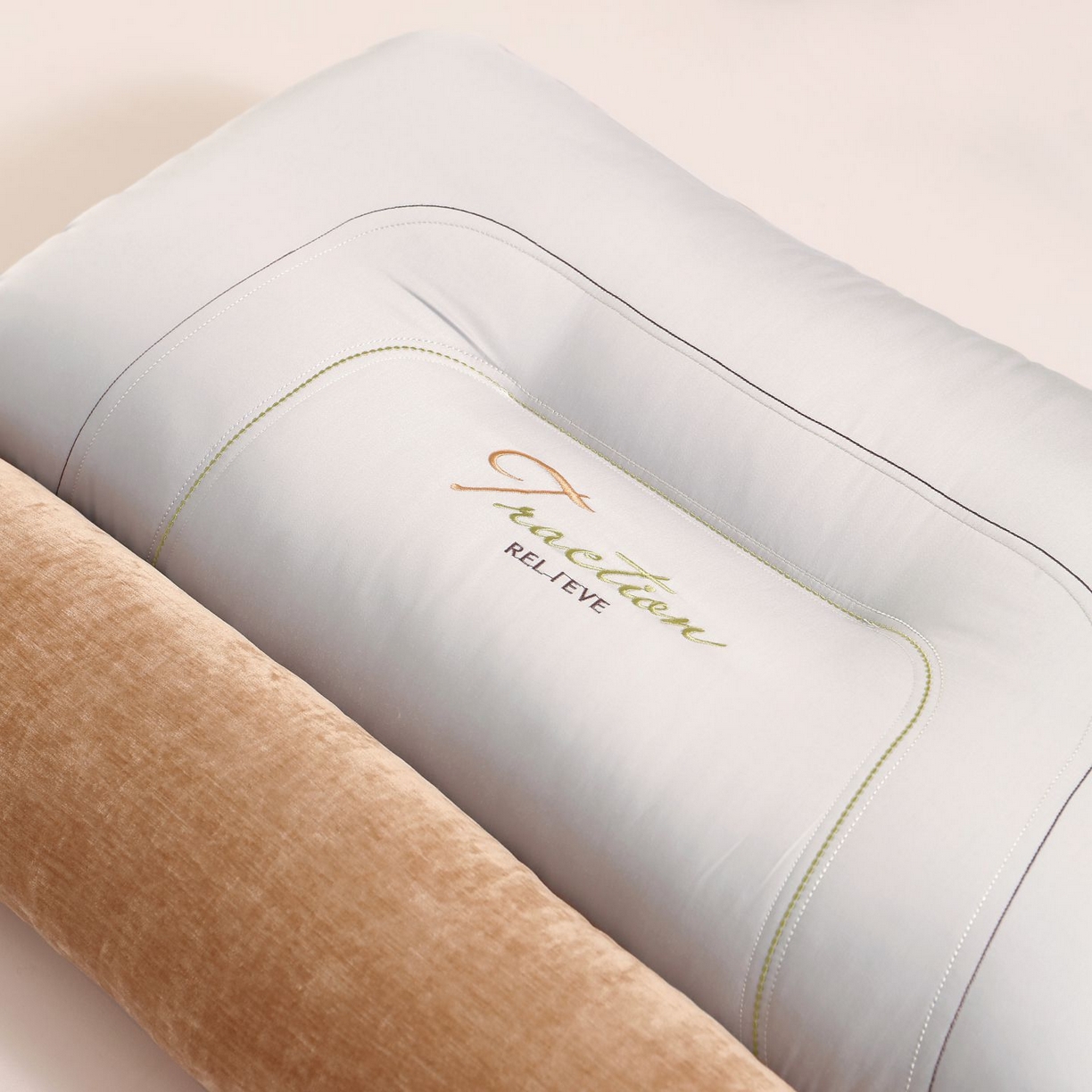 91家纺网 家纺一手货源 找家纺 晚儿 2025新款牵引护颈枕枕头枕芯 灰色