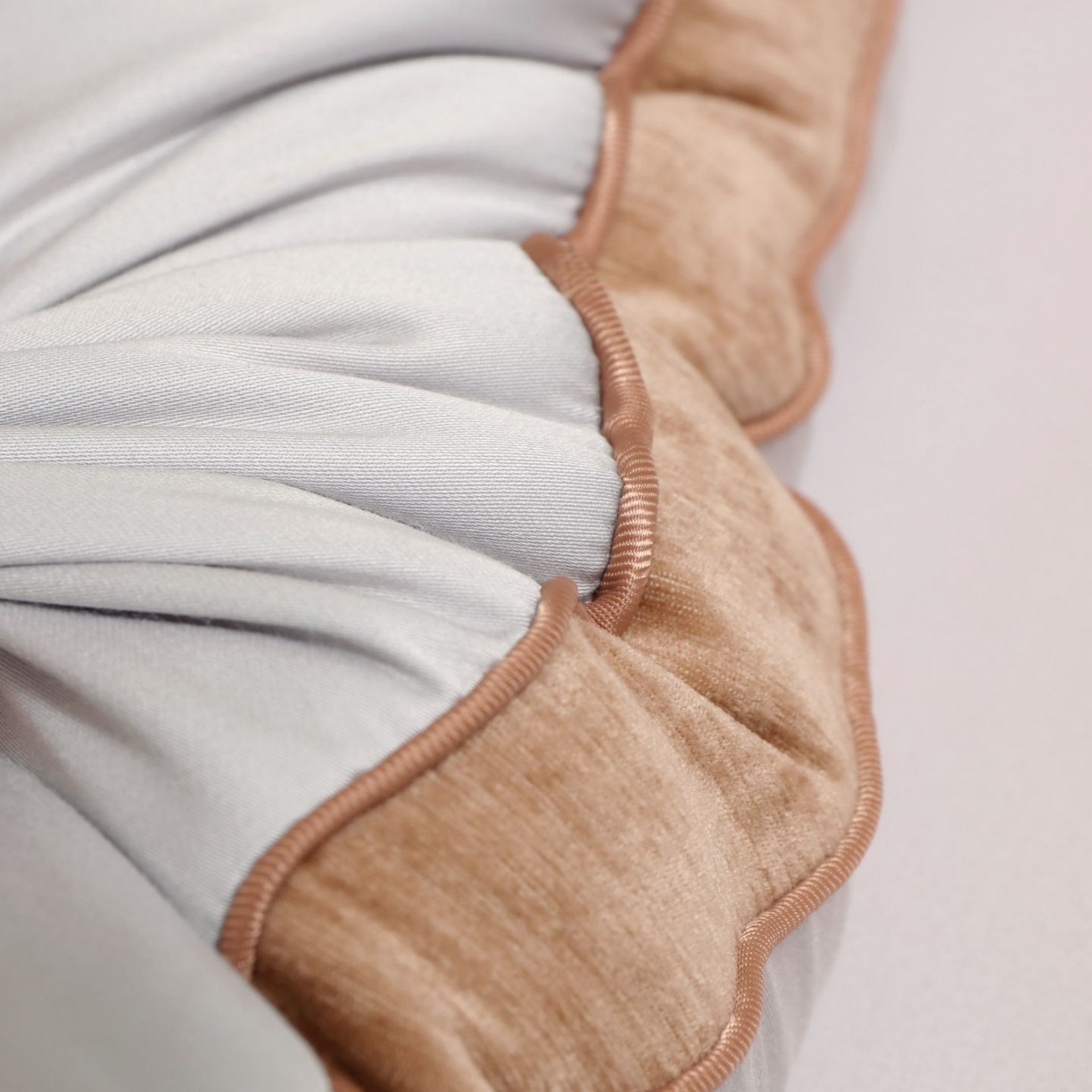 91家纺网 家纺一手货源 找家纺 晚儿 2025新款牵引护颈枕枕头枕芯 灰色