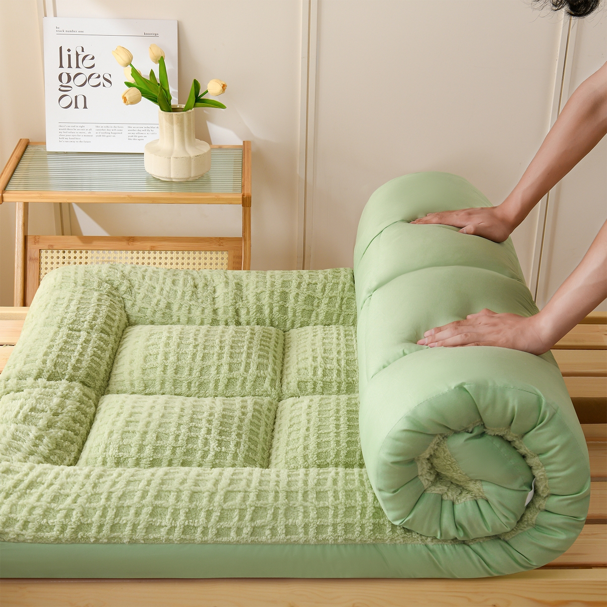 91家纺网 家纺一手货源 找家纺 预言家纺 2025新款A类提花牛奶绒塔芙绒床垫跨境 方格果绿