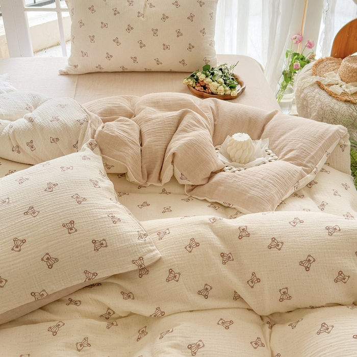 91家纺网 家纺一手货源 找家纺 木楌家居 2025春夏新品全棉A类皱皱纱印花四件套 赫本熊