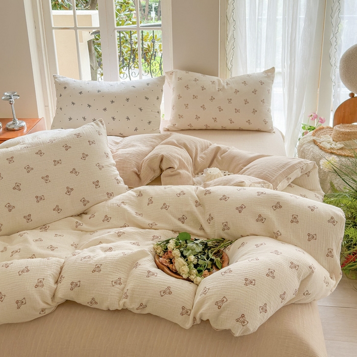 91家纺网 家纺一手货源 找家纺 木楌家居 2025春夏新品全棉A类皱皱纱印花四件套 赫本熊