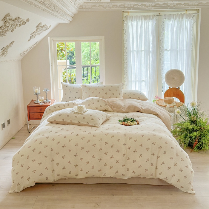 91家纺网 家纺一手货源 找家纺 木楌家居 2025春夏新品全棉A类皱皱纱印花四件套 赫本熊