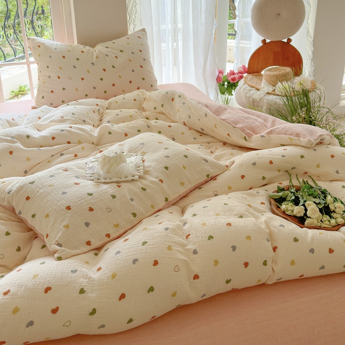 91家纺网 家纺一手货源 找家纺 木楌家居 2025春夏新品全棉A类皱皱纱印花四件套 奶油爱心