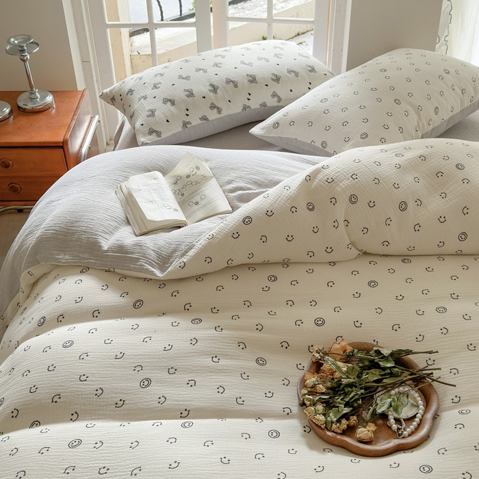 91家纺网 家纺一手货源 找家纺 木楌家居 2025春夏新品全棉A类皱皱纱印花四件套 微笑