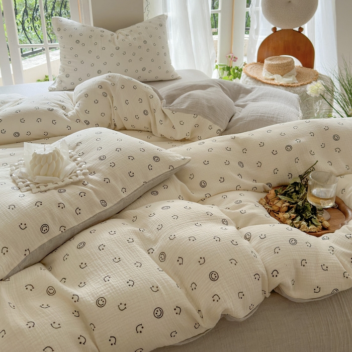 91家纺网 家纺一手货源 找家纺 木楌家居 2025春夏新品全棉A类皱皱纱印花四件套 微笑