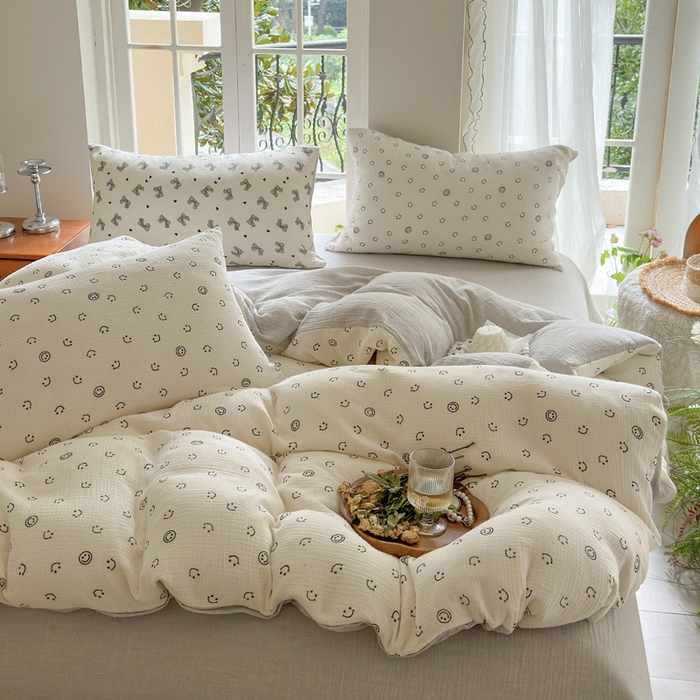 91家纺网 家纺一手货源 找家纺 木楌家居 2025春夏新品全棉A类皱皱纱印花四件套 微笑