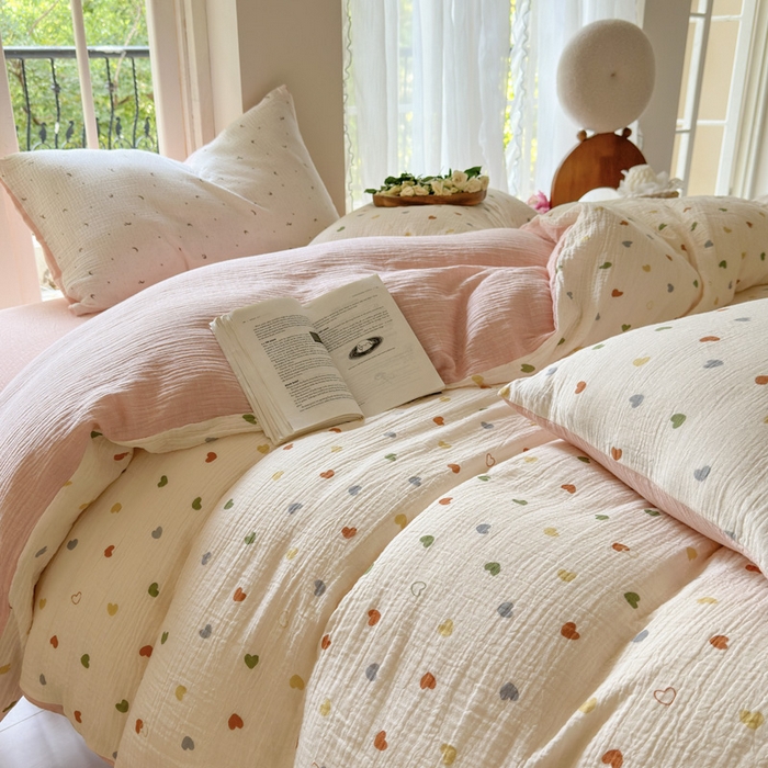 91家纺网 家纺一手货源 找家纺 木楌家居 2025春夏新品全棉A类皱皱纱印花四件套 奶油爱心