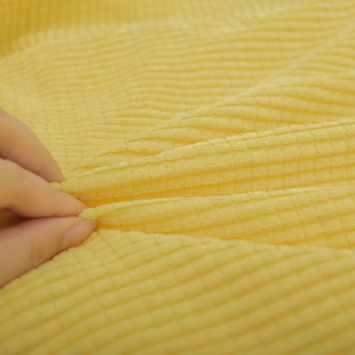 91家纺网 家纺一手货源 找家纺 沐沐家纺 2026新款玉米绒立体坐垫 金色