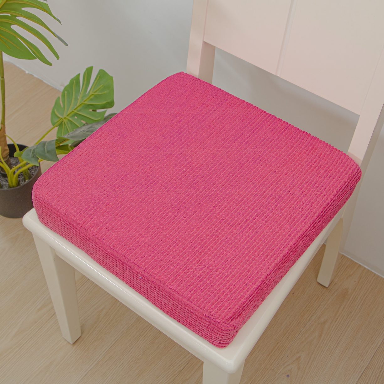 91家纺网 家纺一手货源 找家纺 沐沐家纺 2026新款玉米绒立体坐垫 玫红