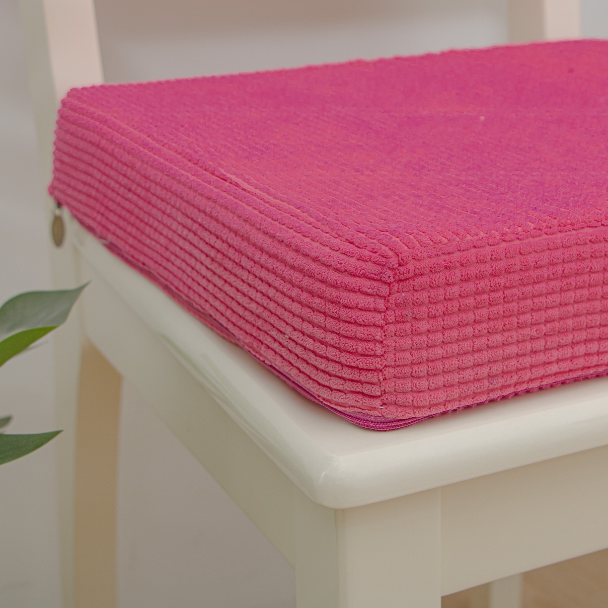 91家纺网 家纺一手货源 找家纺 沐沐家纺 2026新款玉米绒立体坐垫 玫红