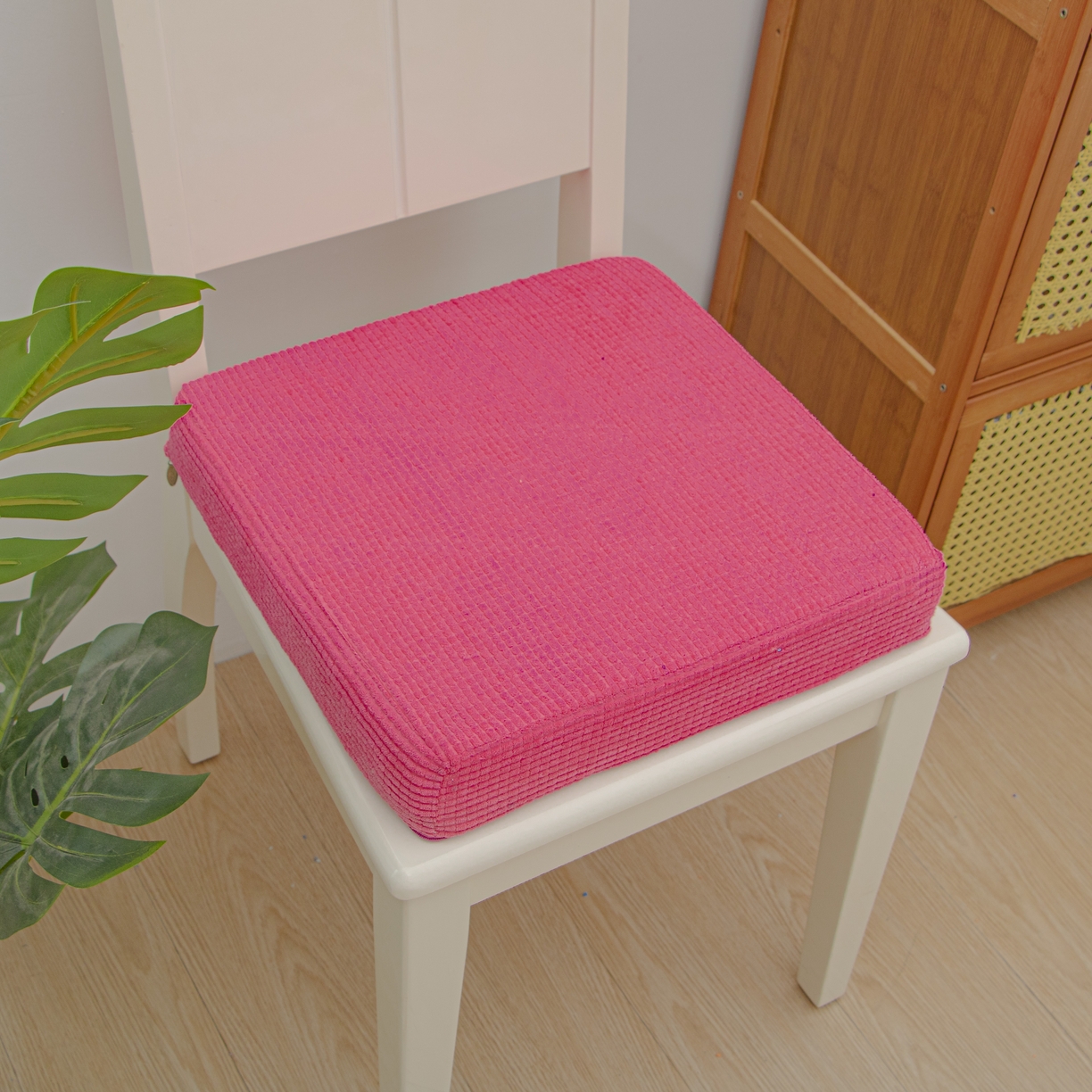 91家纺网 家纺一手货源 找家纺 沐沐家纺 2026新款玉米绒立体坐垫 玫红