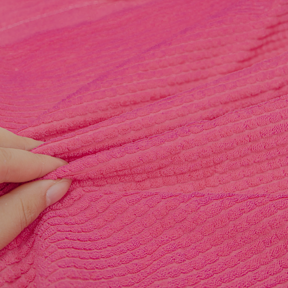 91家纺网 家纺一手货源 找家纺 沐沐家纺 2026新款玉米绒立体坐垫 玫红