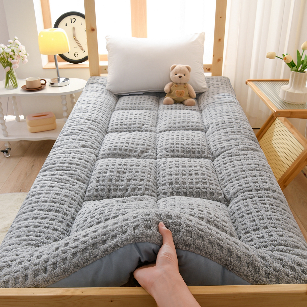 预言家纺 2025新款A类提花牛奶绒塔芙绒床垫跨境 方格烟灰