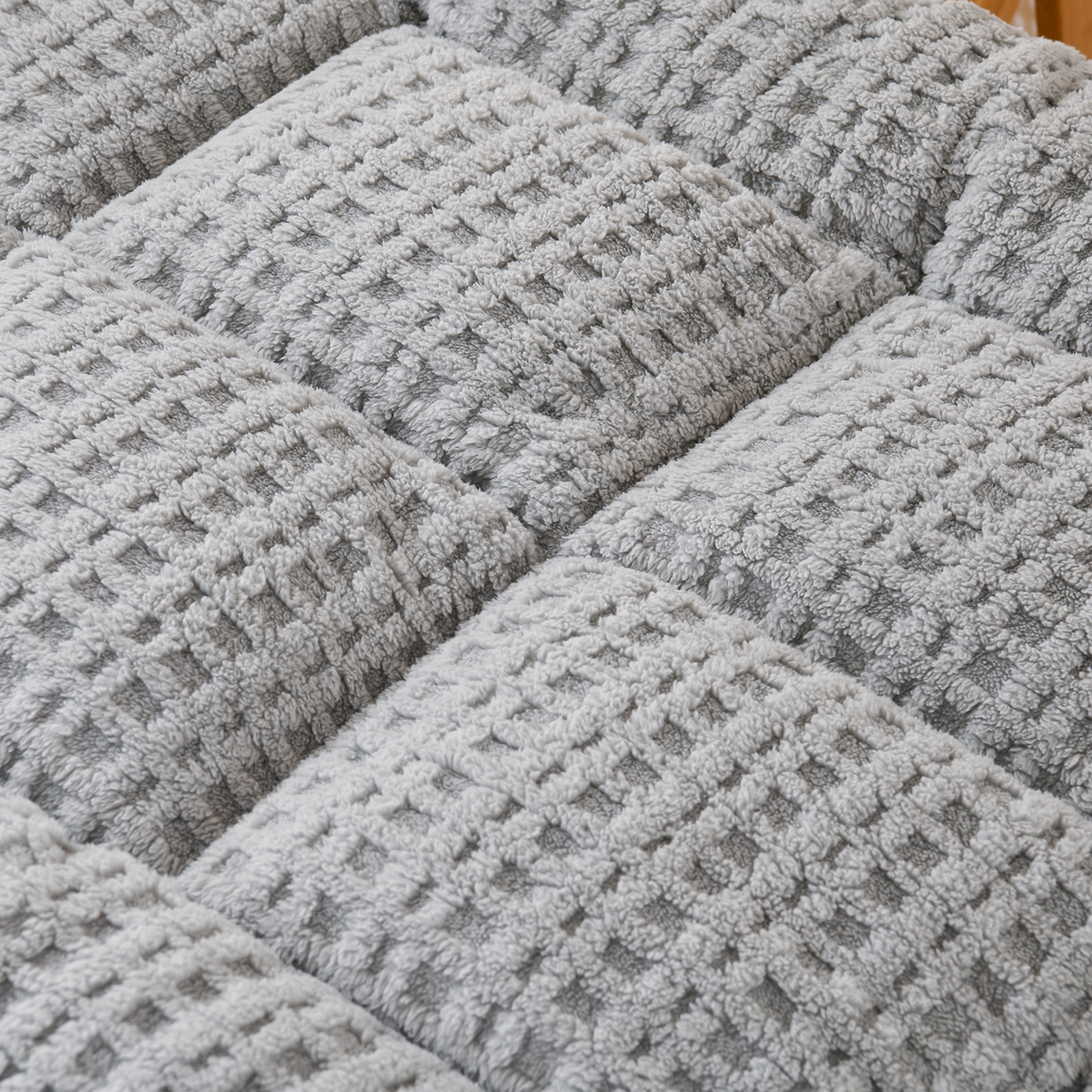 91家纺网 家纺一手货源 找家纺 预言家纺 2025新款A类提花牛奶绒塔芙绒床垫跨境 方格烟灰