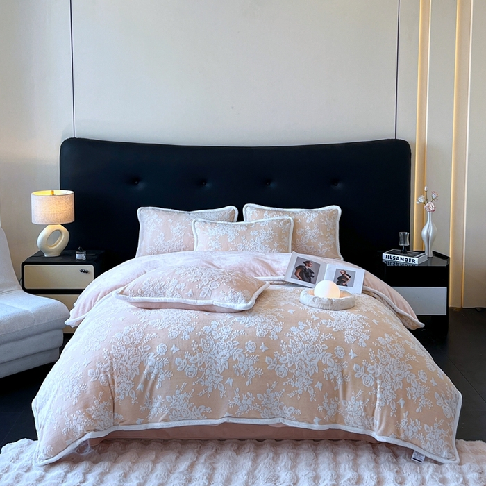 91家纺网 家纺一手货源 找家纺 诺梵 2025新款8斤立体雕花牛奶绒四件套_控价标准高于139，加大高于149 蒂娜-黄