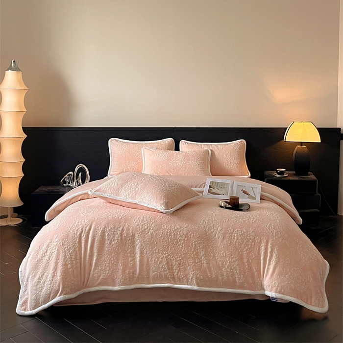 91家纺网 家纺一手货源 找家纺 诺梵 2025新款8斤立体雕花牛奶绒四件套_控价标准高于139，加大高于149 绣球花束-粉玉