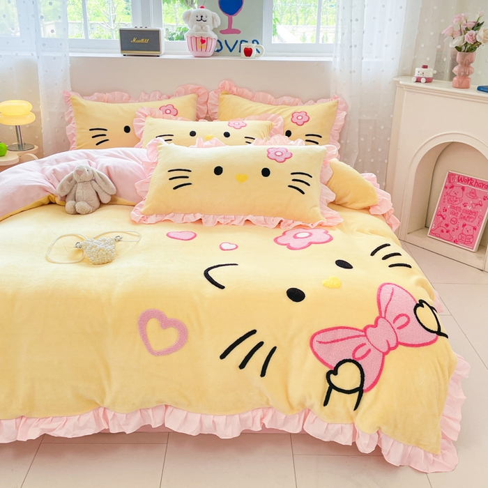 91家纺网 家纺一手货源 找家纺 泉欣家纺 2025新款牛奶绒公主风毛巾绣花床单款床笠款四件套三件套奶糖猫咪（专版） 奶糖猫咪-黄粉