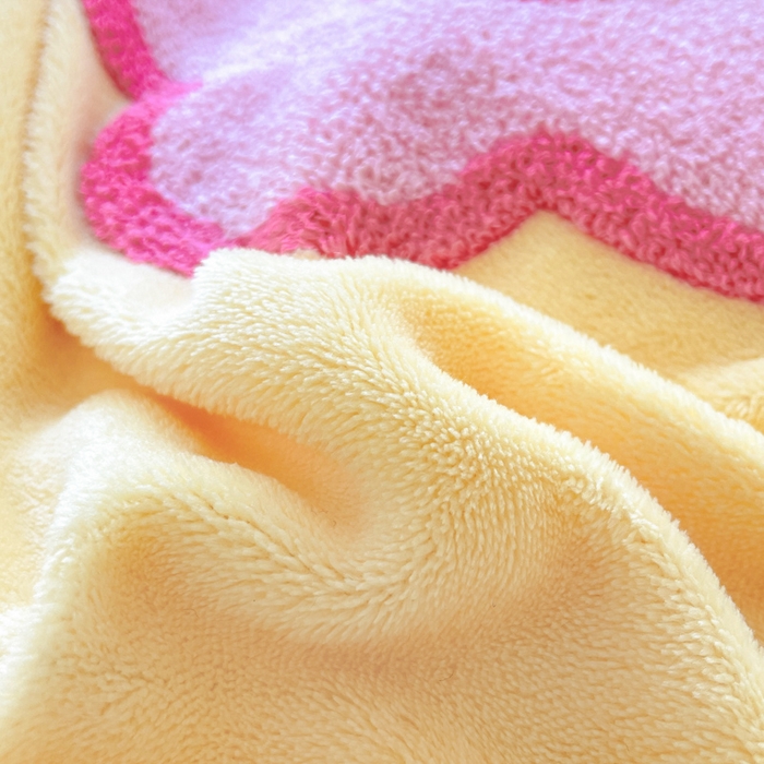 91家纺网 家纺一手货源 找家纺 泉欣家纺 2025新款牛奶绒公主风毛巾绣花床单款床笠款四件套三件套奶糖猫咪（专版） 奶糖猫咪-黄粉