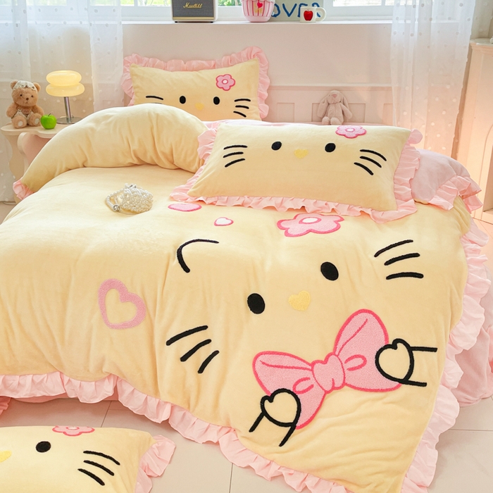 91家纺网 家纺一手货源 找家纺 泉欣家纺 2025新款牛奶绒公主风毛巾绣花床单款床笠款四件套三件套奶糖猫咪（专版） 奶糖猫咪-黄粉
