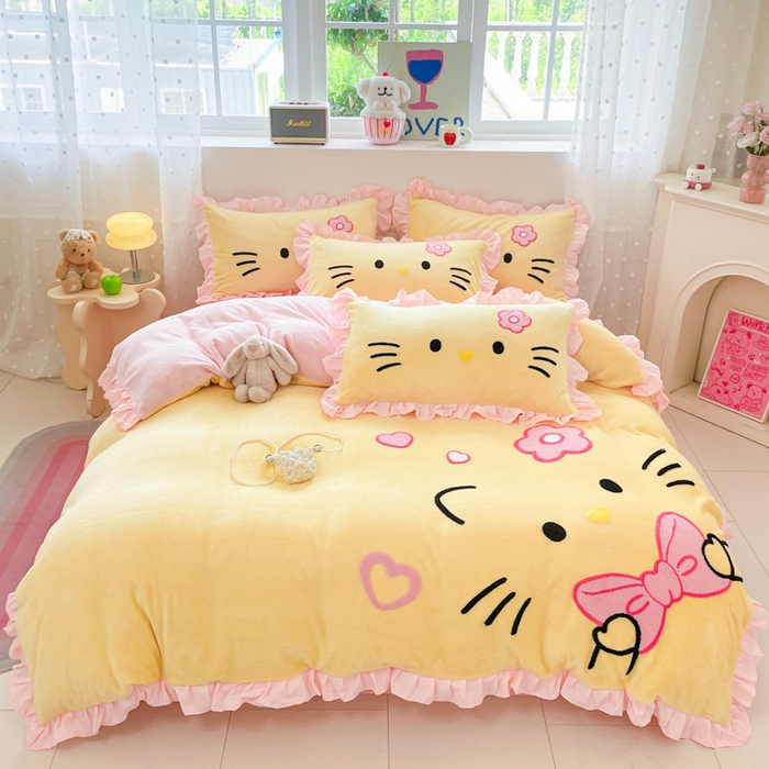 91家纺网 家纺一手货源 找家纺 泉欣家纺 2025新款牛奶绒公主风毛巾绣花床单款床笠款四件套三件套奶糖猫咪（专版） 奶糖猫咪-黄粉