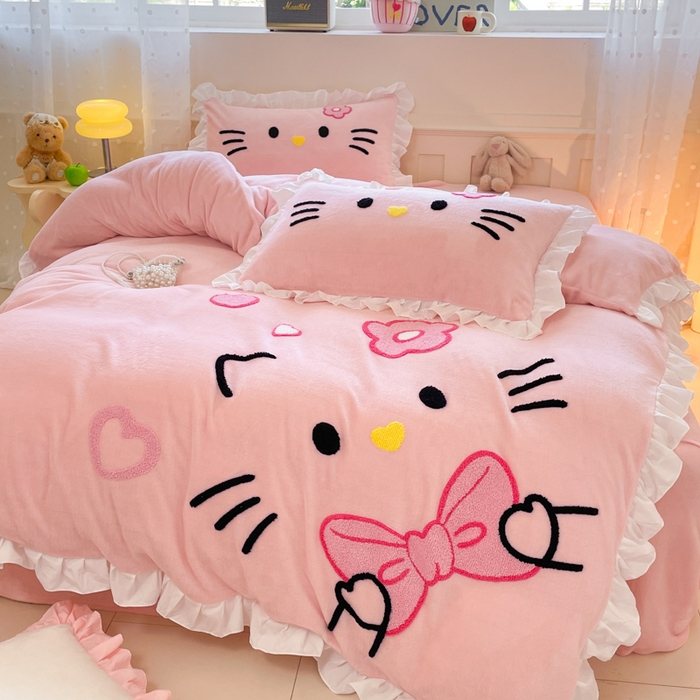 91家纺网 家纺一手货源 找家纺 泉欣家纺 2025新款牛奶绒公主风毛巾绣花床单款床笠款四件套三件套奶糖猫咪（专版） 奶糖猫咪-粉
