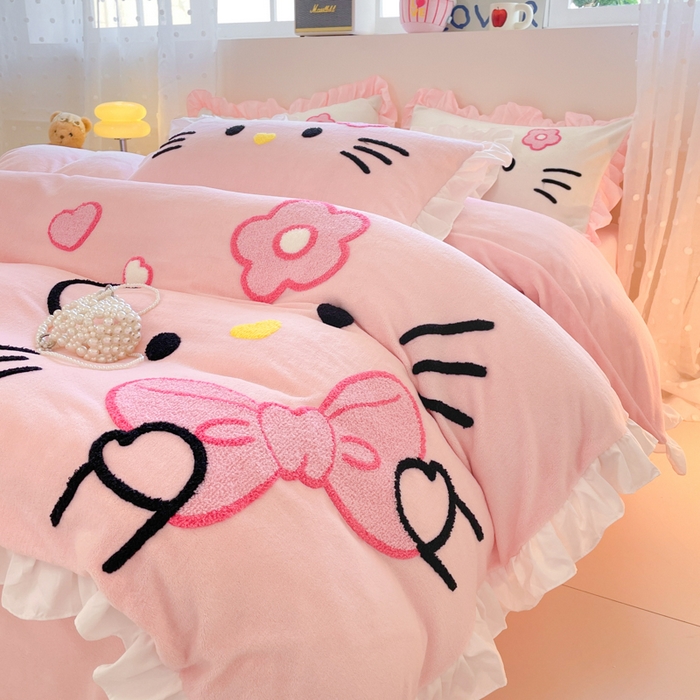 91家纺网 家纺一手货源 找家纺 泉欣家纺 2025新款牛奶绒公主风毛巾绣花床单款床笠款四件套三件套奶糖猫咪（专版） 奶糖猫咪-粉